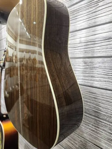 Martin Guitars - HD-28 V18 2